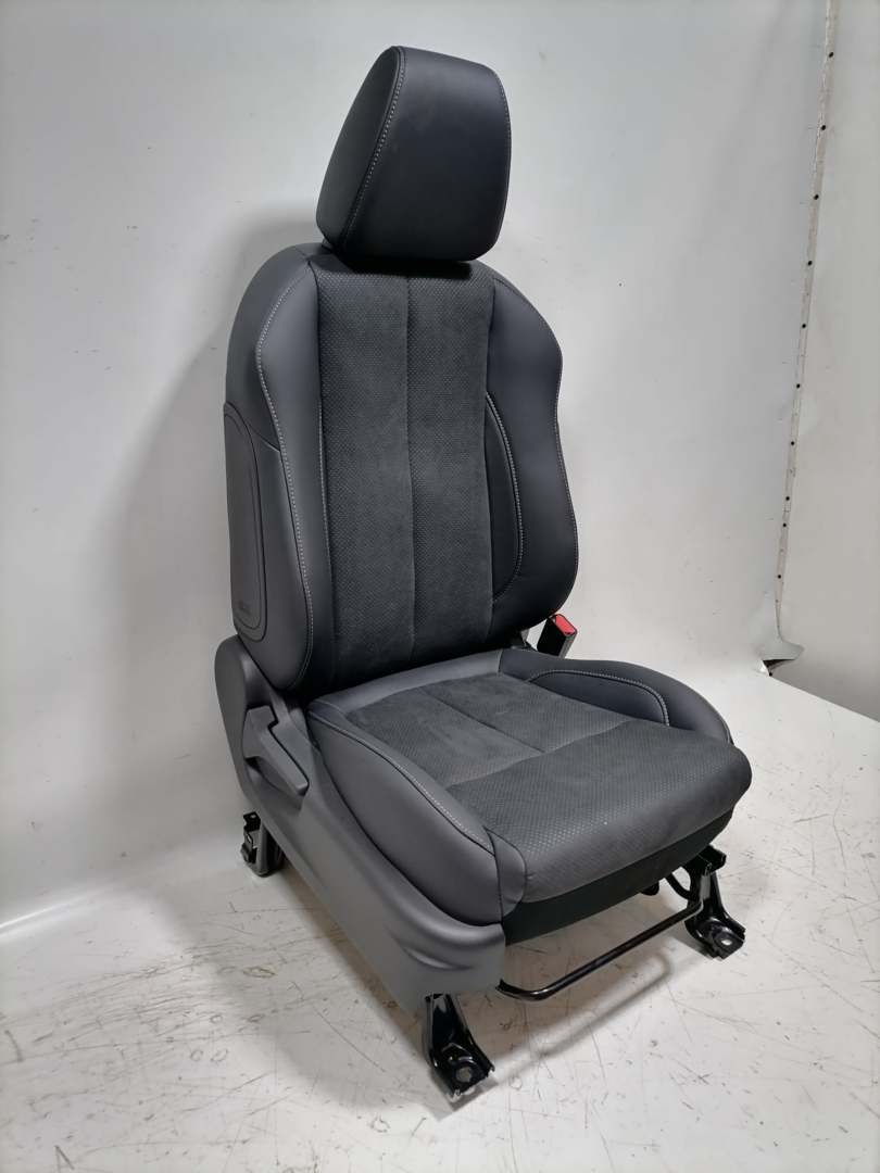 Mitsubishi Eclipse Cross GL3W original Sitz vorn rechts Beifahrersitz Teilleder elektrisch Bj.2023